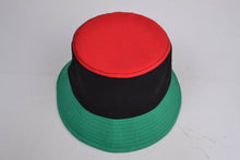 将图片加载到图库查看器，Red-Black-Green Bucket Hat (Flex-Fit)
