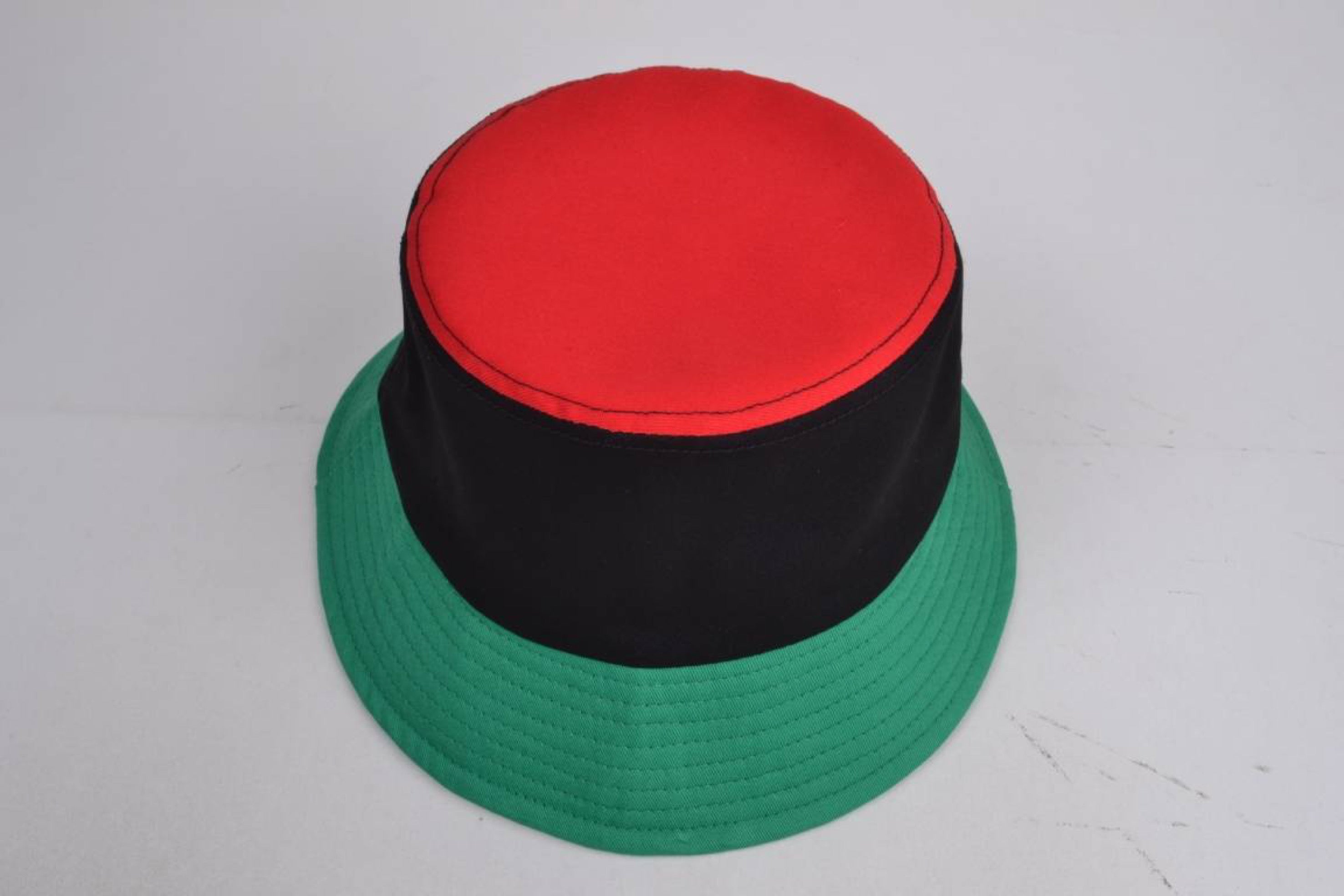 – Bucket Headwear Hat (Flex-Fit) Compton Red-Black-Green
