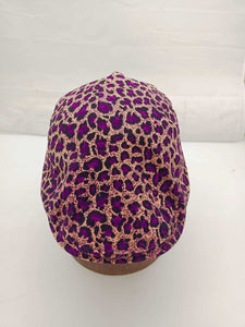 Chapeau violet à imprimé guépard