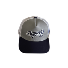 Cargar imagen en el visor de la galería, Gorra Trucker Dapper (Gris/Azul/Blanco)
